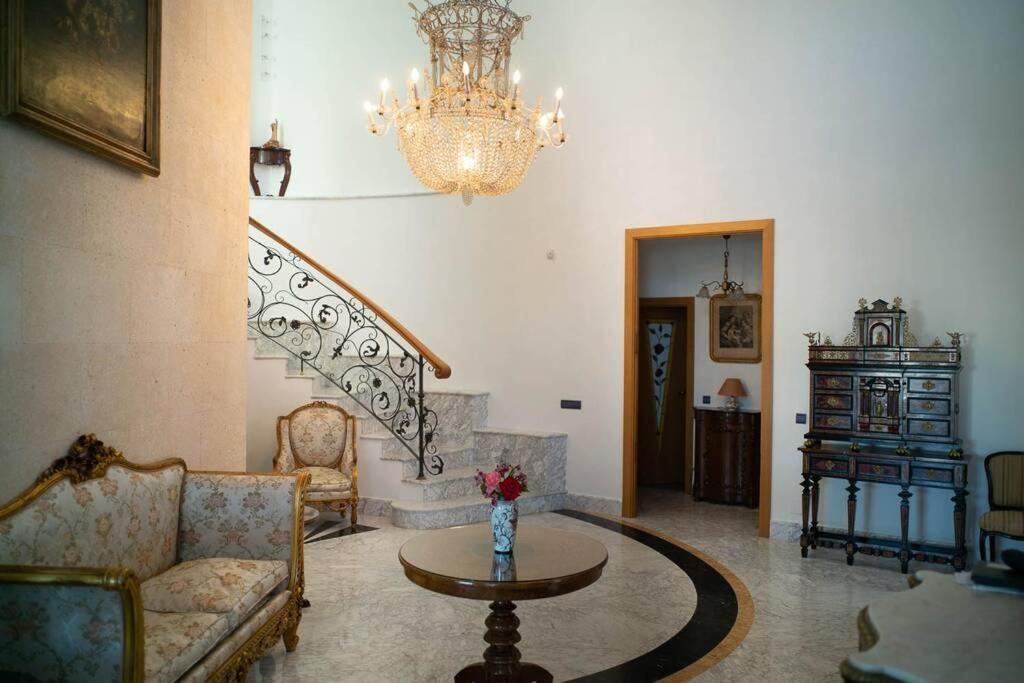 Beachside Villa In Puerto Marina, 贝纳尔马德纳 外观 照片
