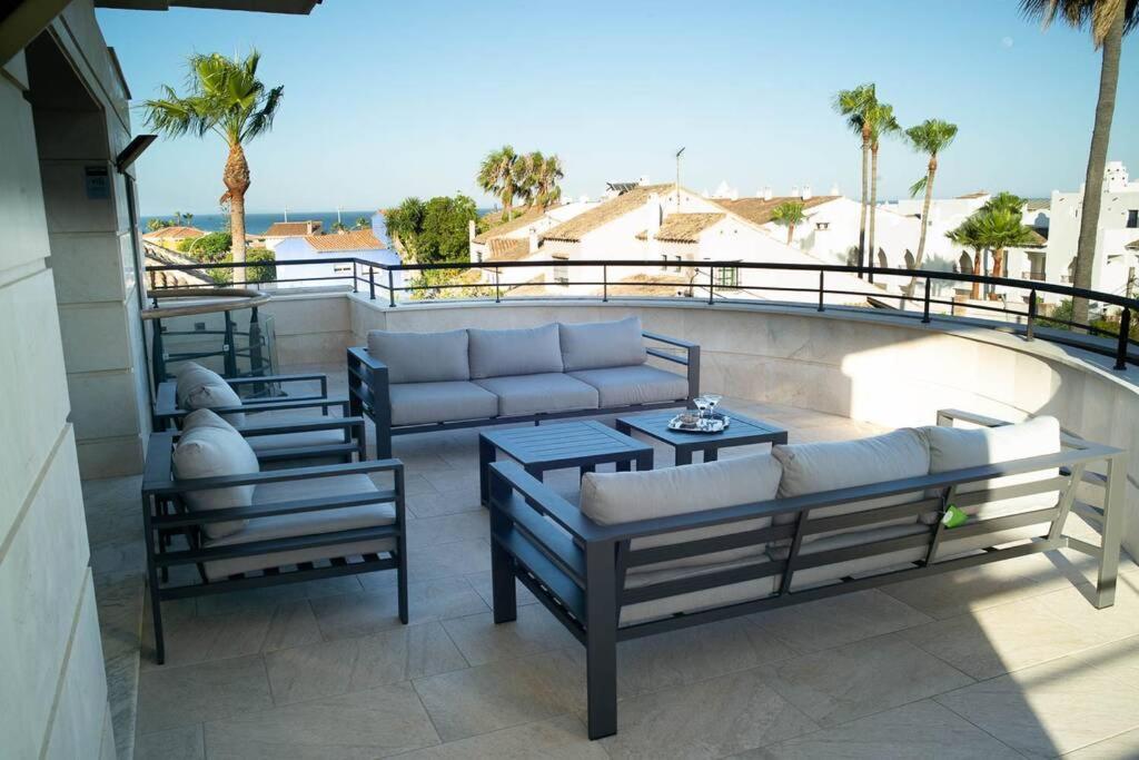 Beachside Villa In Puerto Marina, 贝纳尔马德纳 外观 照片