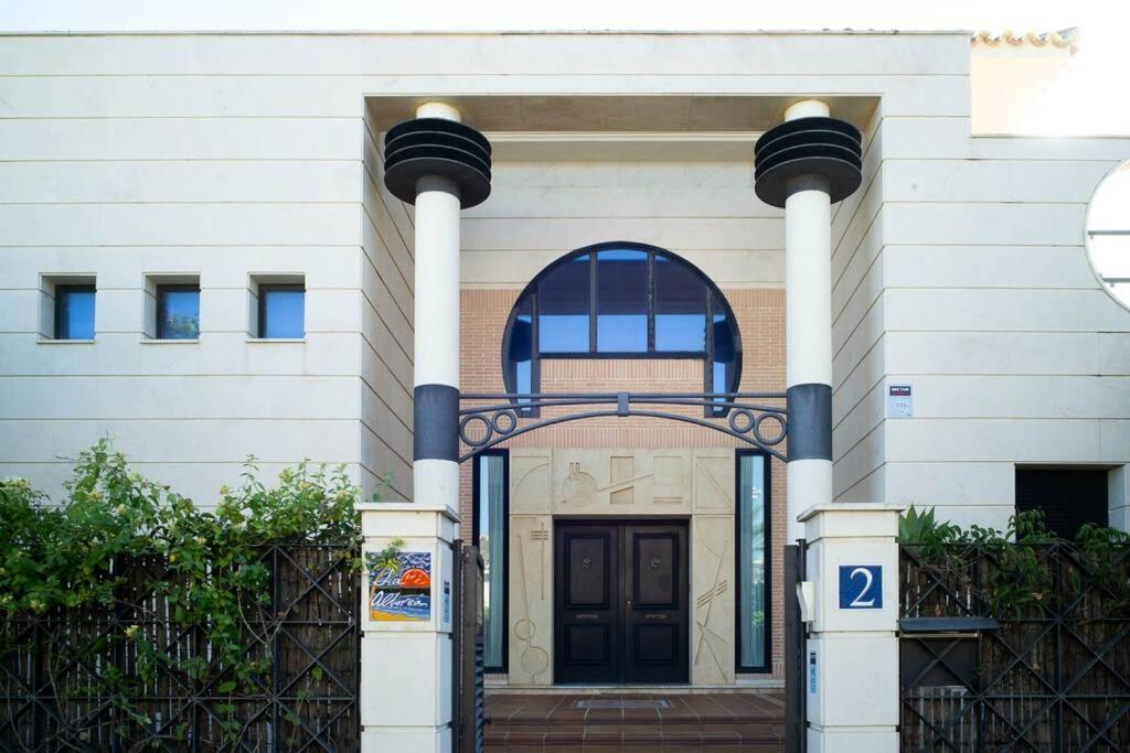 Beachside Villa In Puerto Marina, 贝纳尔马德纳 外观 照片