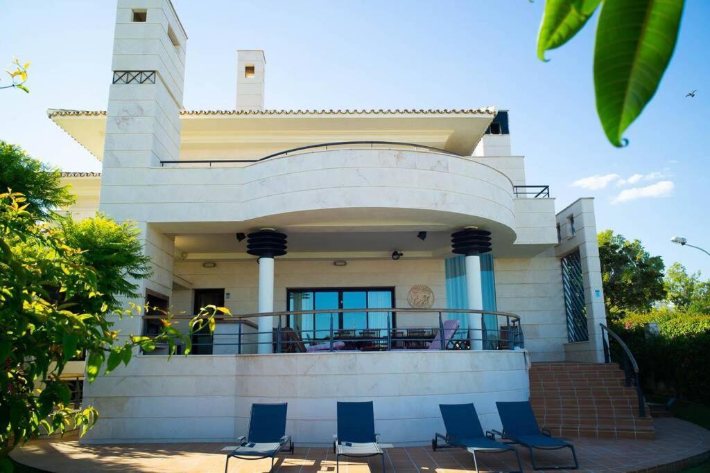 Beachside Villa In Puerto Marina, 贝纳尔马德纳 外观 照片
