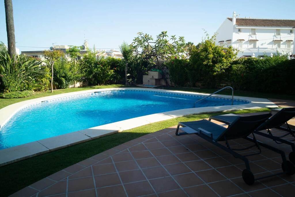Beachside Villa In Puerto Marina, 贝纳尔马德纳 外观 照片