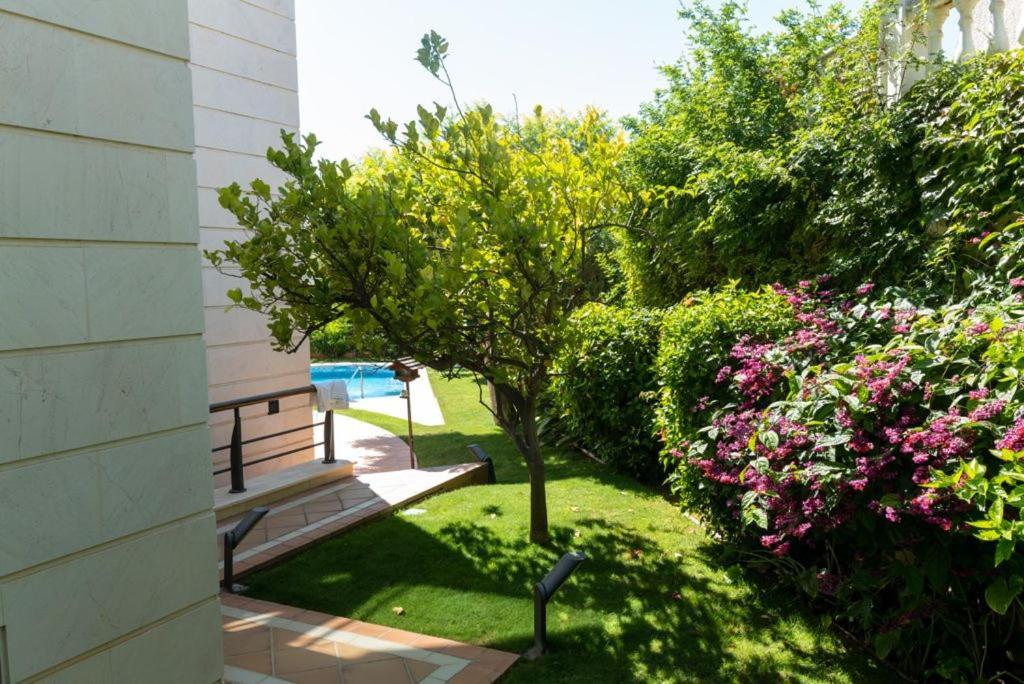 Beachside Villa In Puerto Marina, 贝纳尔马德纳 外观 照片